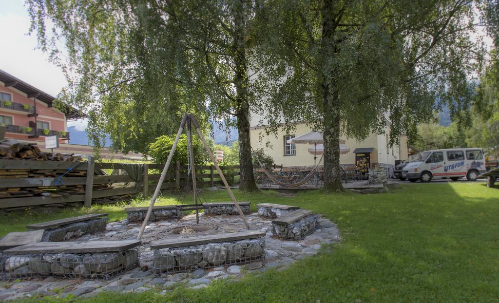 Fit Und Fun Sportherberge Kotschach-Mauthen Exteriör bild